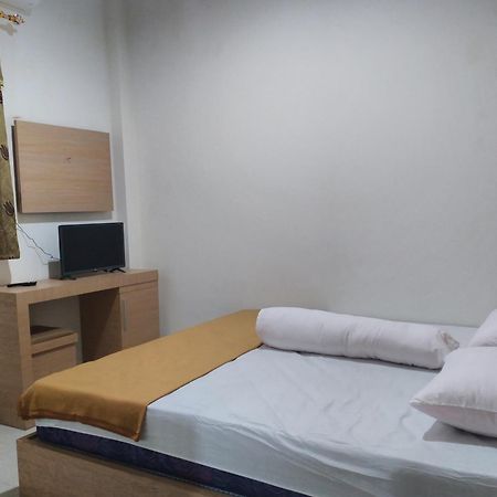 Grha Raf Homestay Макале Экстерьер фото